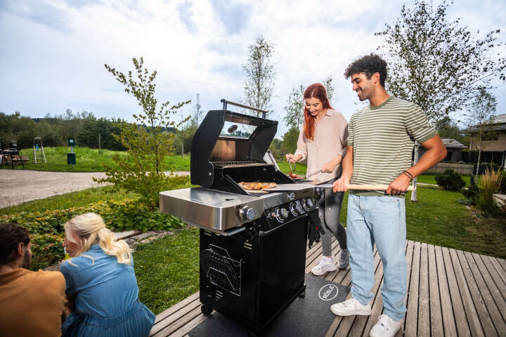 RÖSLE Gasgrill BBQ-Station VIDERO G3-S Vario+ mit Grillplatte & Schutzhülle